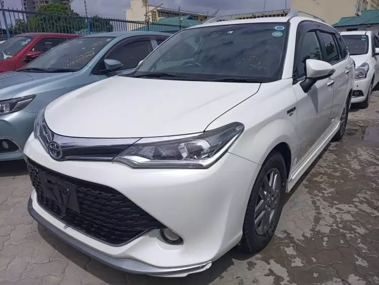 Toyota Fielder hybrid 