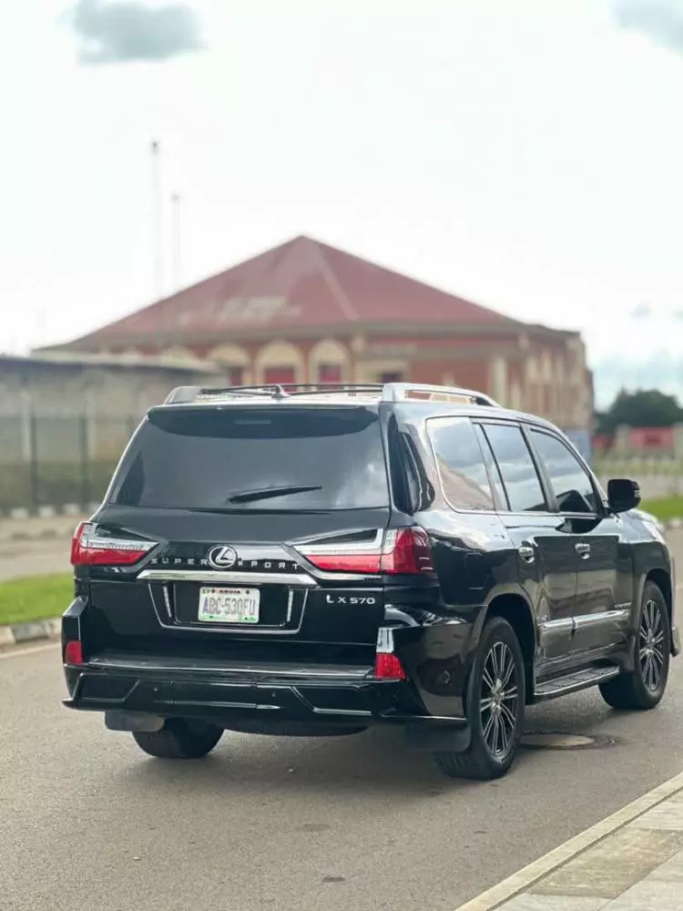 Lexus LX 570