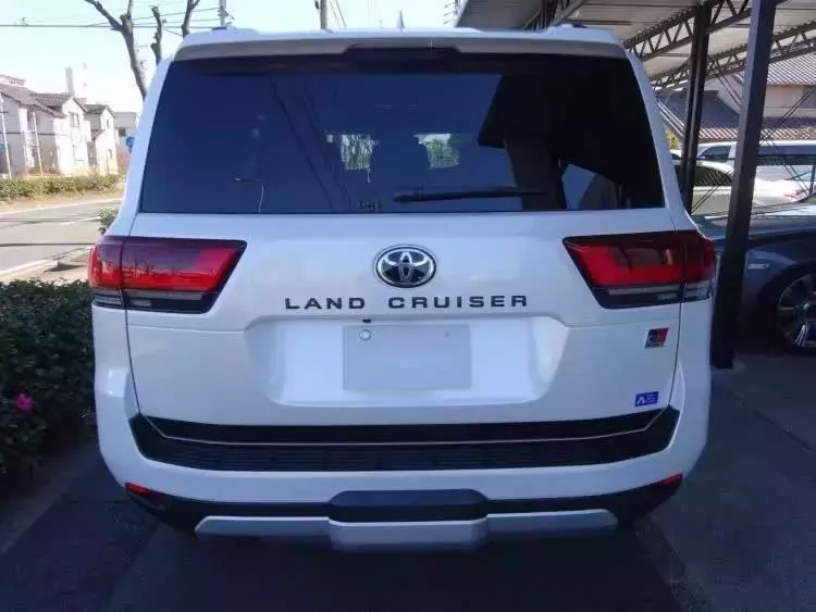 Toyota Landcruiser 300