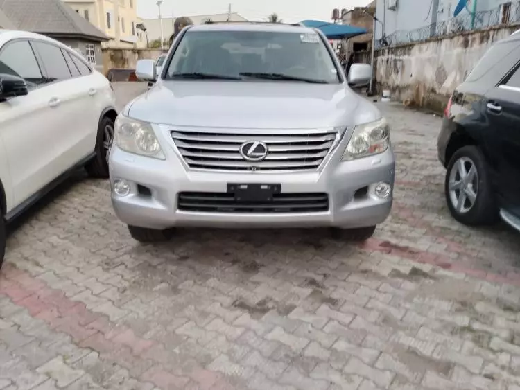 Lexus LX 570