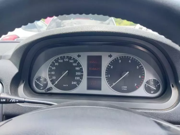 Mercedes-Benz B 180