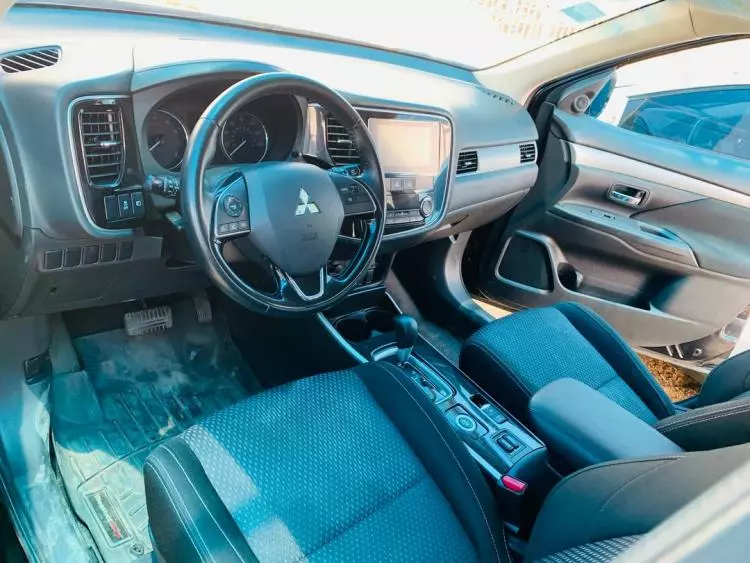 Mitsubishi OUTLANDER