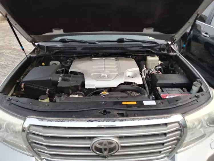 Toyota Land Cruiser V8