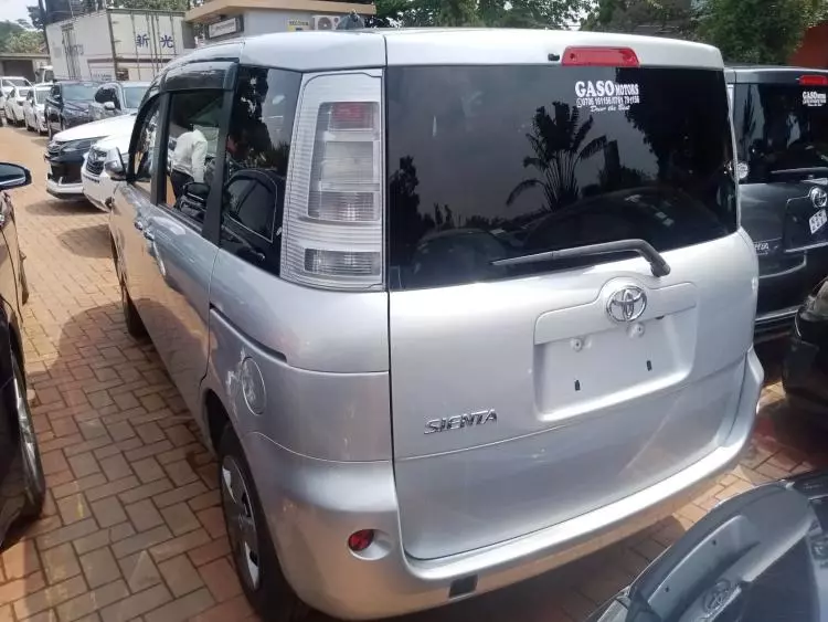 Toyota Sienta