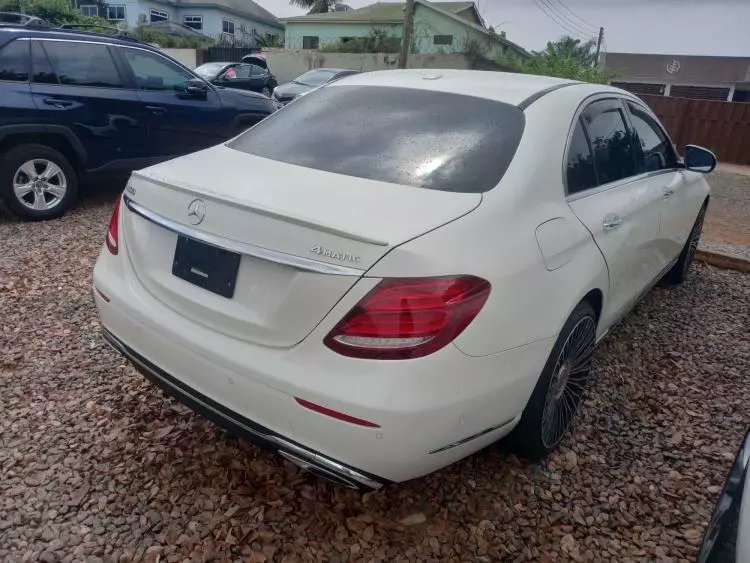 Mercedes-Benz E 300