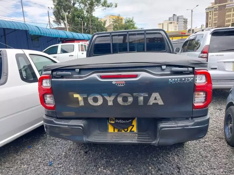 Toyota Hilux