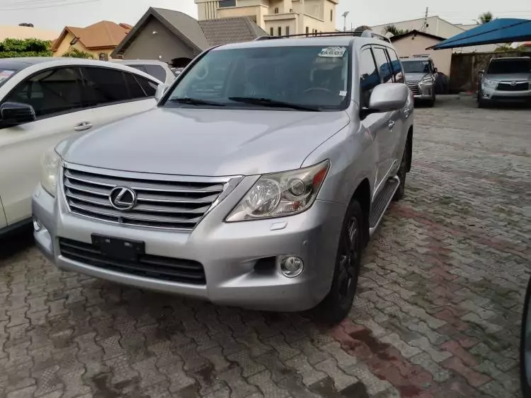 Lexus LX 570