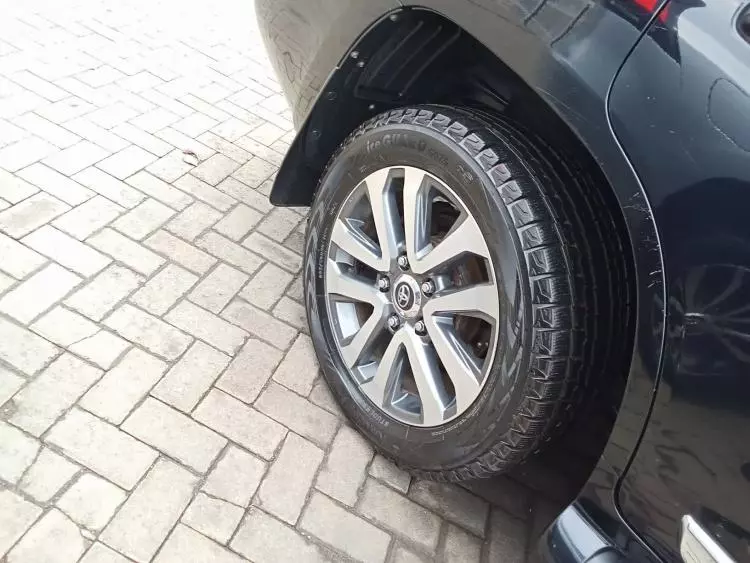 Toyota Land Cruiser V8