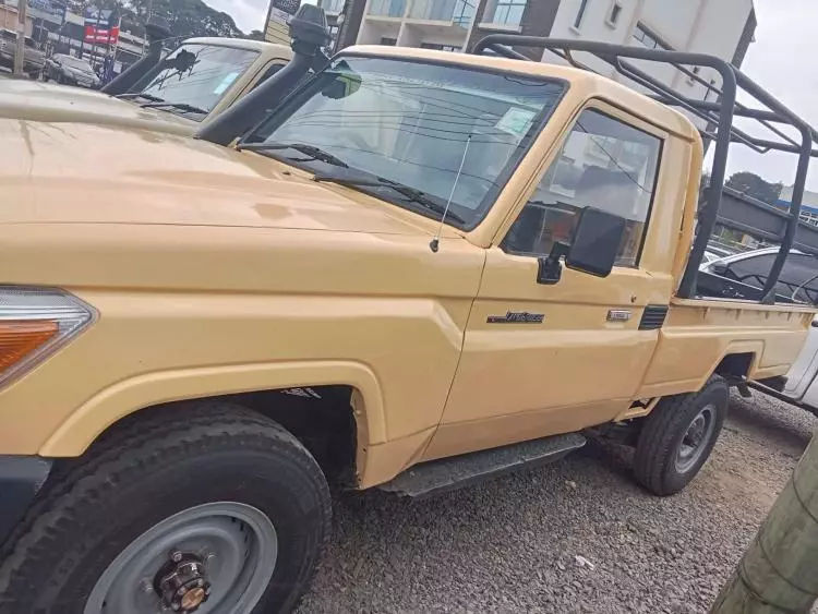 Toyota Land Cruiser 79 Single Cabin