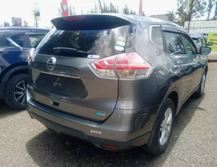 Nissan X-TRAIL