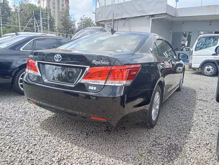 Toyota Crown Royal saloon Hybrid