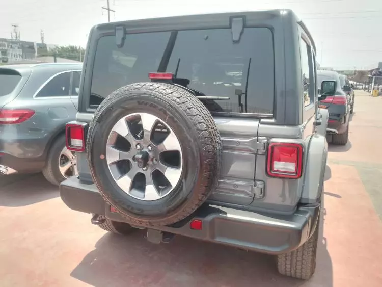 JEEP Wrangler Sahara