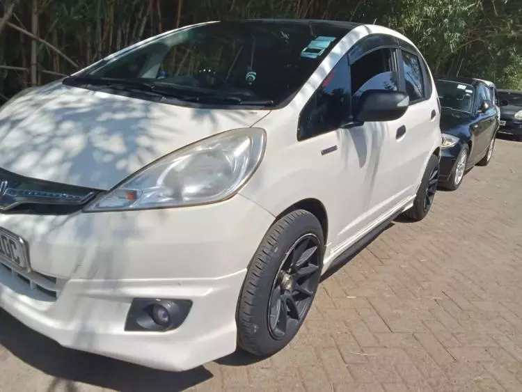 Honda Fit shuttle hybrid