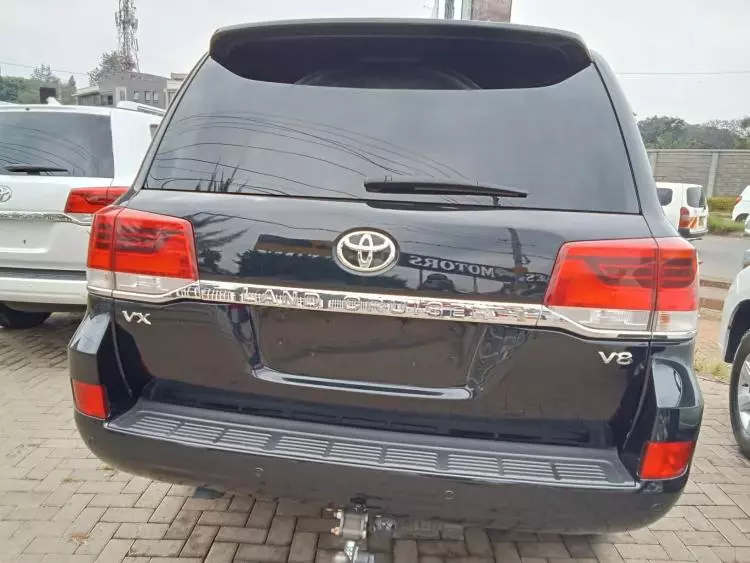 Toyota Land Cruiser V8