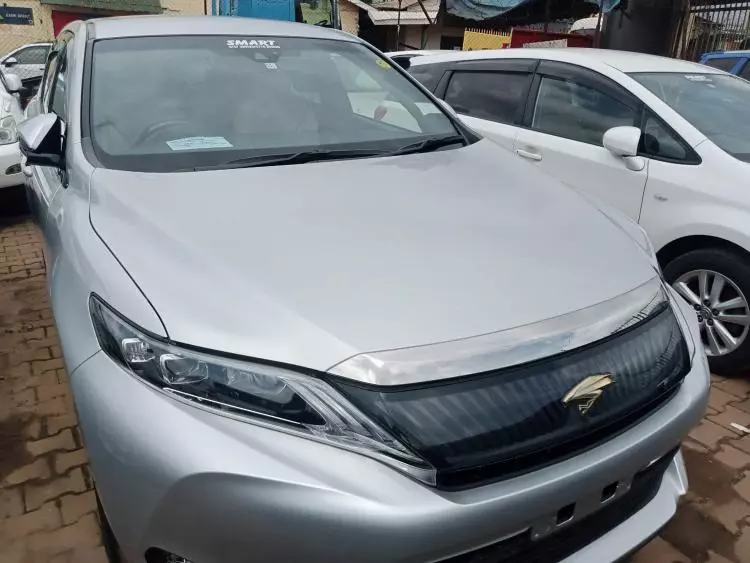 Toyota Harrier hybrid 