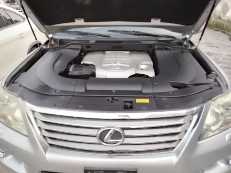 Lexus LX 570