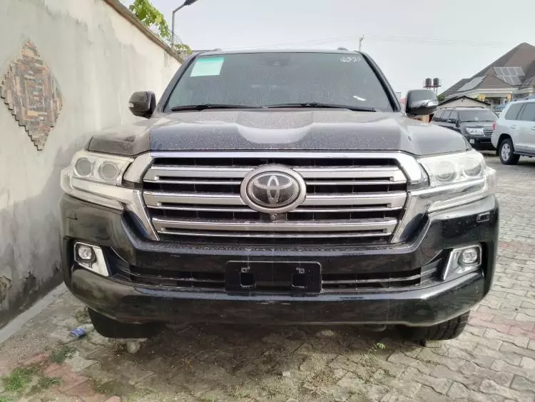 Toyota Land Cruiser V8