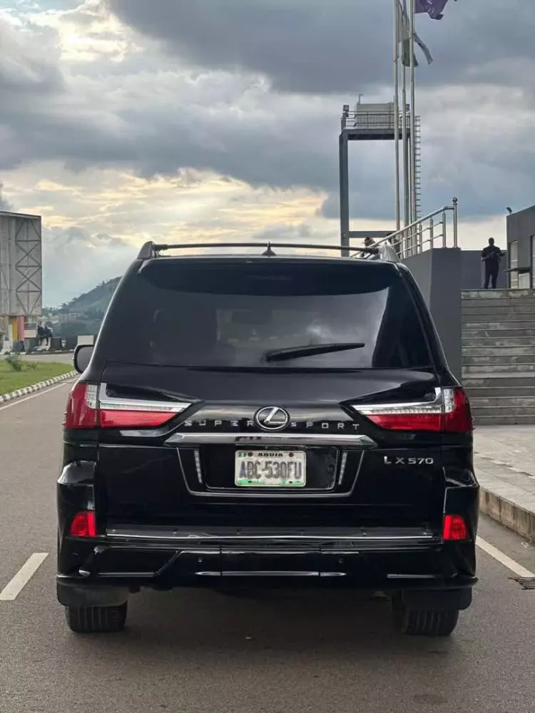 Lexus LX 570