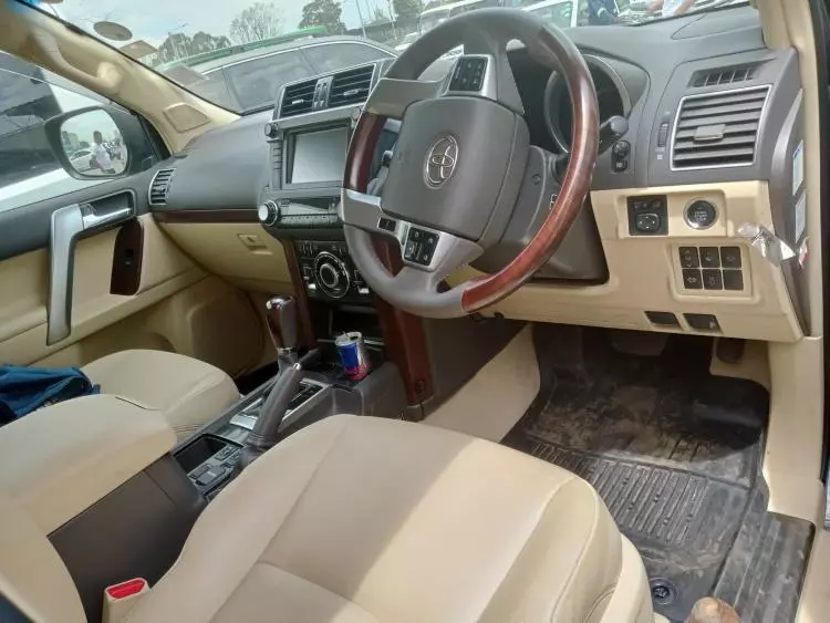 Toyota LAND CRUISER VGX