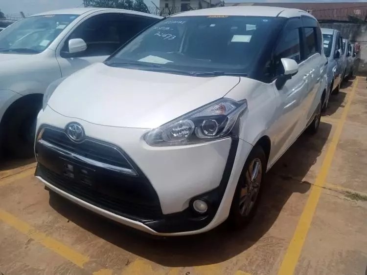 Toyota Sienta Hybrid