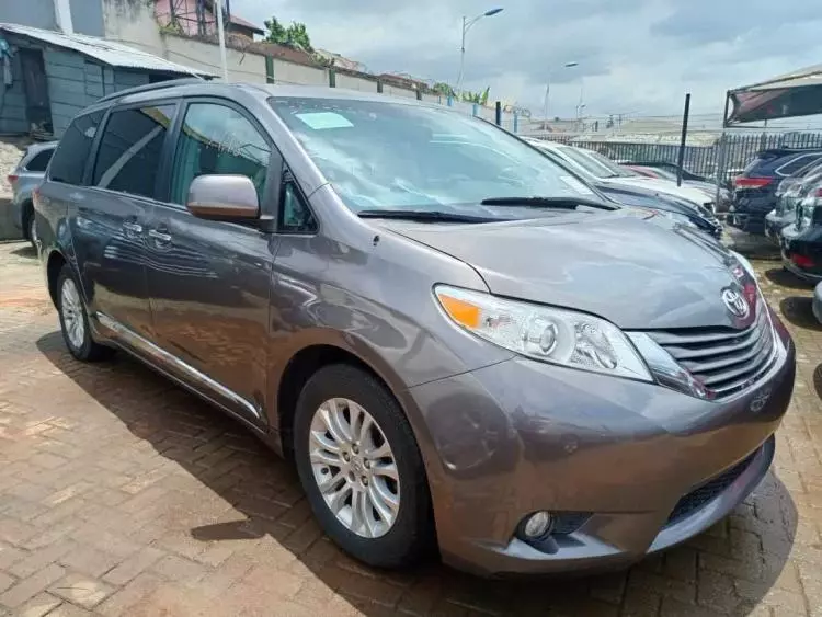 Toyota Sienna