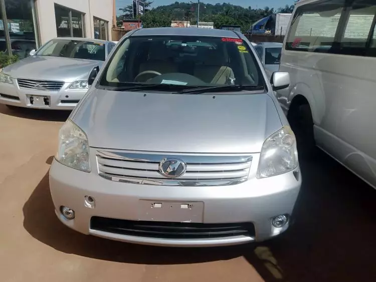 Toyota Raum 