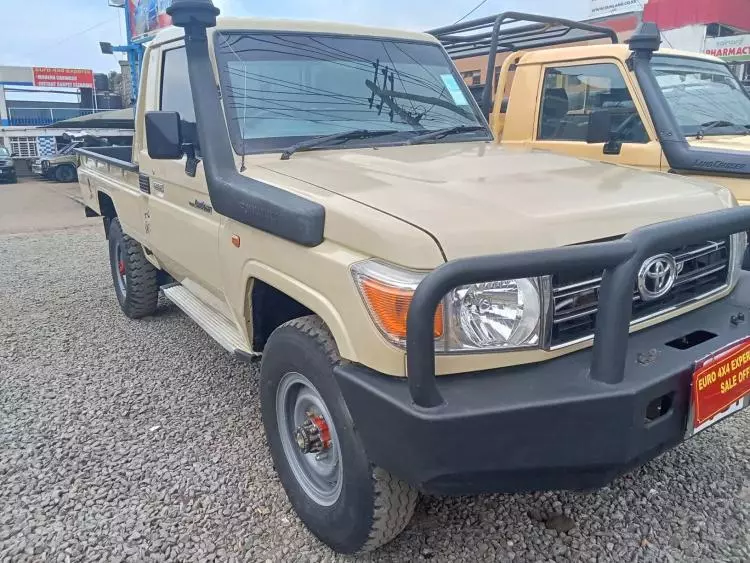 Toyota Land Cruiser 79 Single Cabin