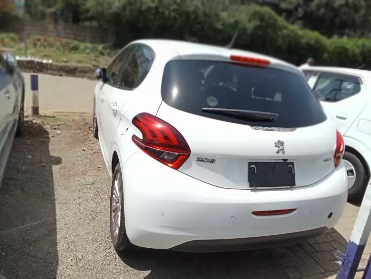 Peugeot 208