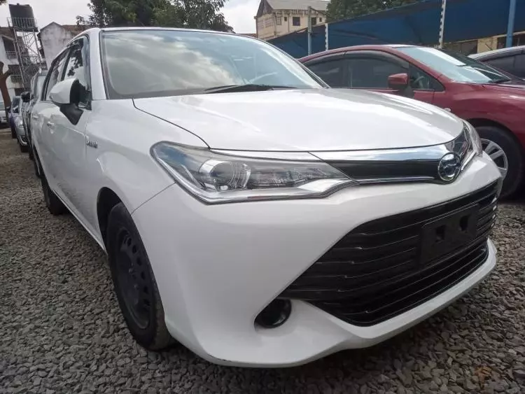 Toyota Axio hybrid 