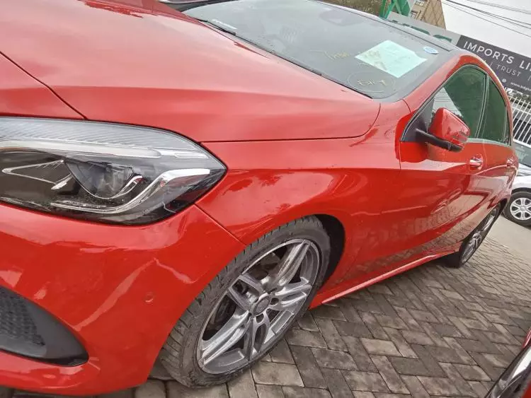 Mercedes-Benz A 180