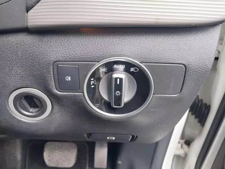 Mercedes-Benz B 180