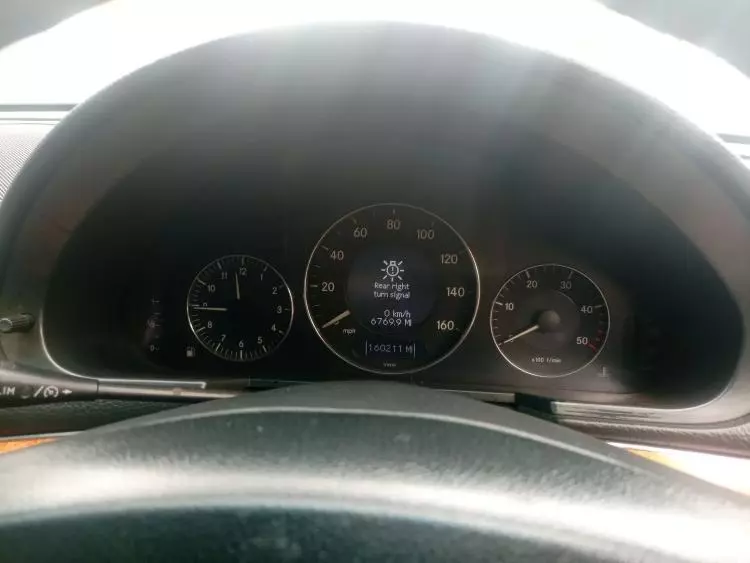 Mercedes-Benz E200