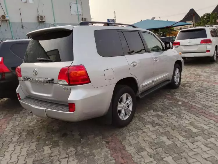 Toyota Land Cruiser V8