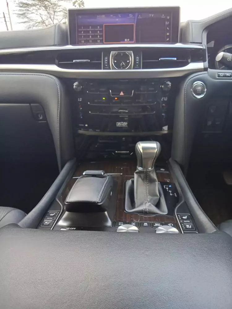 Lexus LX 570