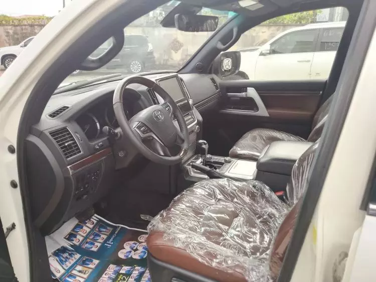 Toyota Land Cruiser V8