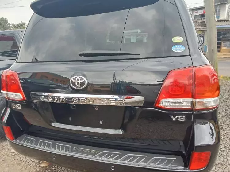 Toyota Land Cruiser V8