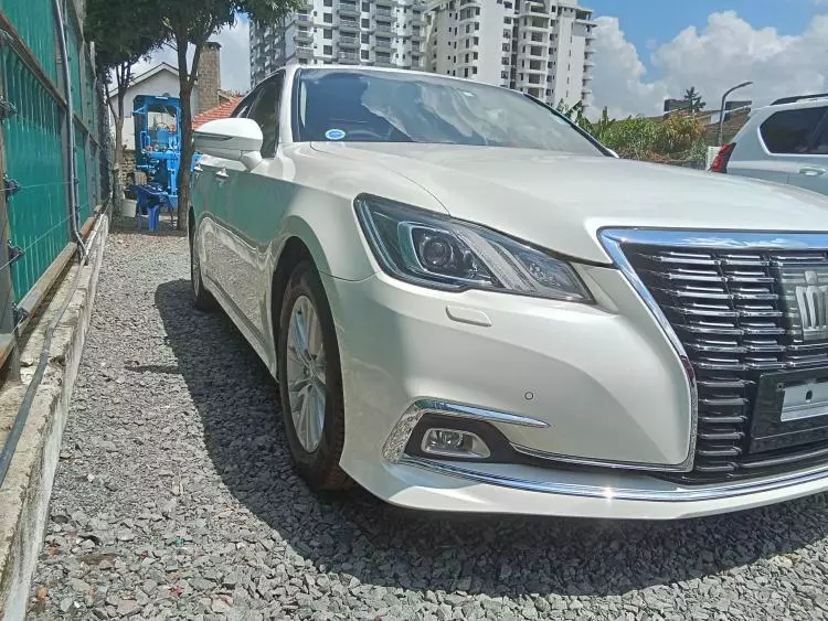 Toyota Crown Royal saloon