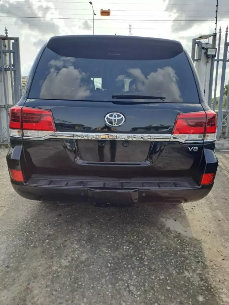 Toyota Landcruiser  V8