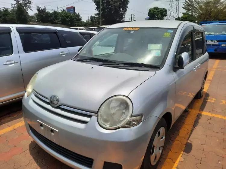 Toyota Sienta