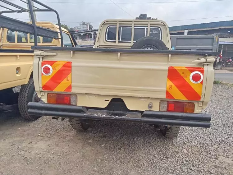 Toyota Land Cruiser 79 Single Cabin