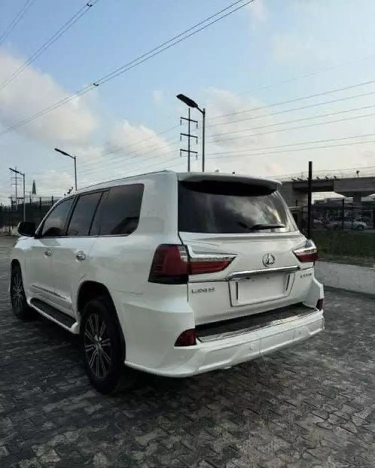 Lexus LX 570