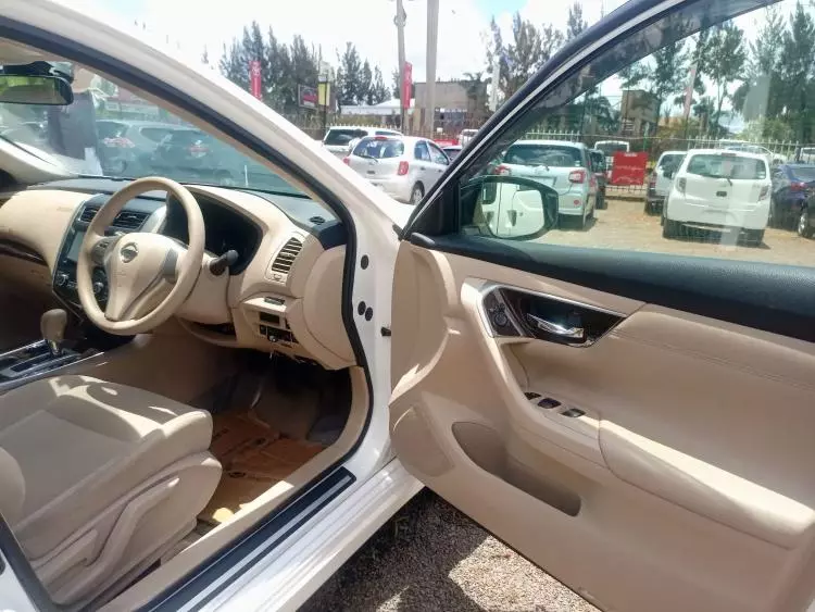 Nissan Teana
