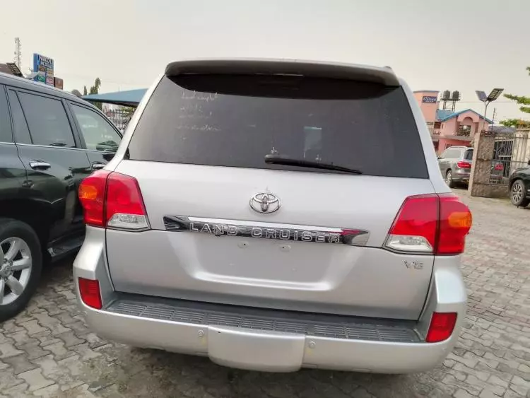 Toyota Land Cruiser V8
