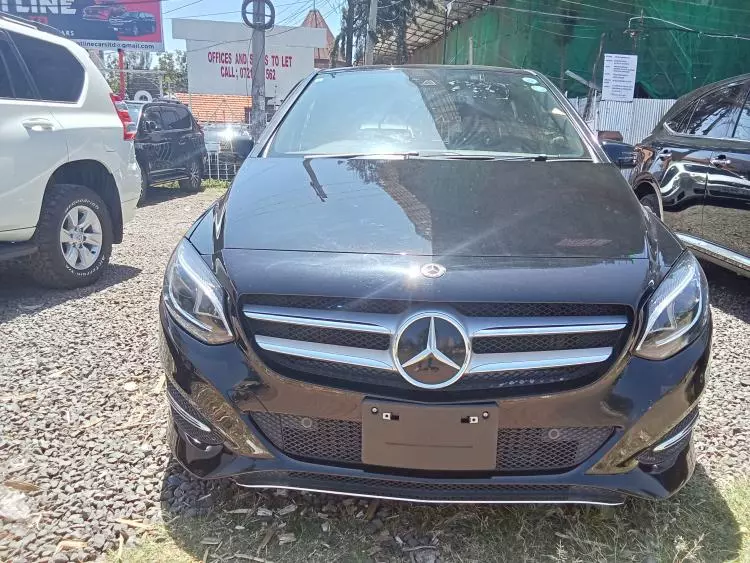 Mercedes-Benz B 180