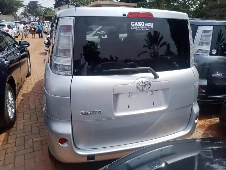 Toyota Sienta