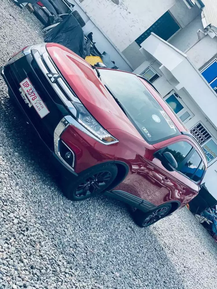 Mitsubishi OUTLANDER
