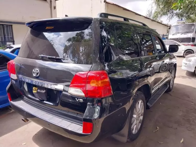 Toyota Landcruiser  V8