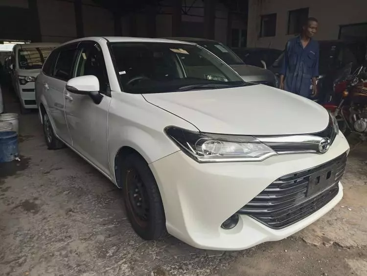 Toyota Fielder 