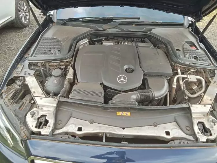 Mercedes-Benz E 220