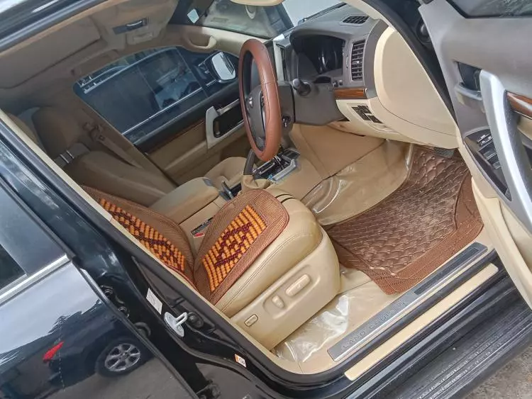 Toyota Land Cruiser V8